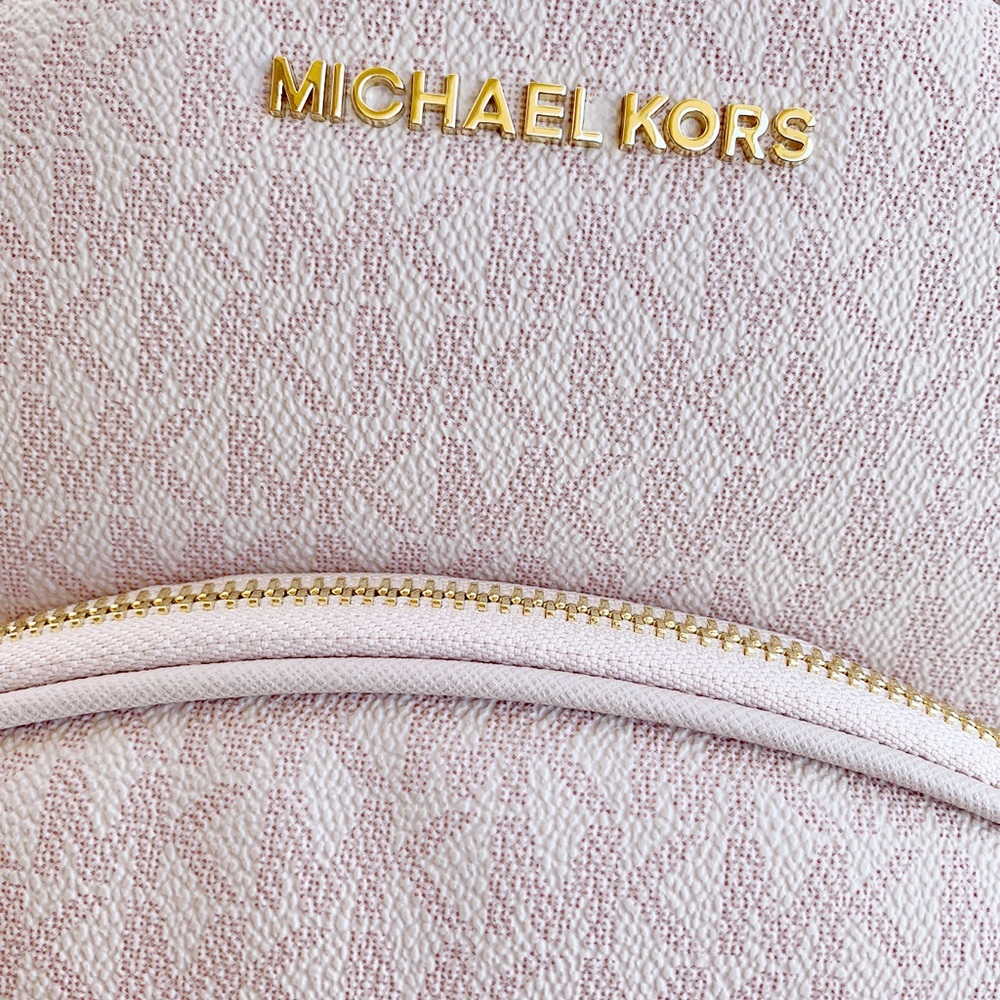 Gaby’sBags👜💕-NWTZ Michael Kors Backpack flowers - Picture 8 of 8